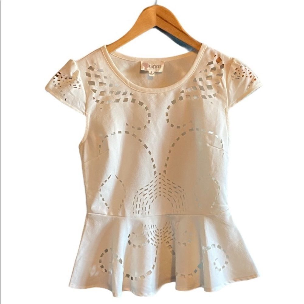 L'atiste by Amy Beige Cut Out Cap Sleeve Blouse US S